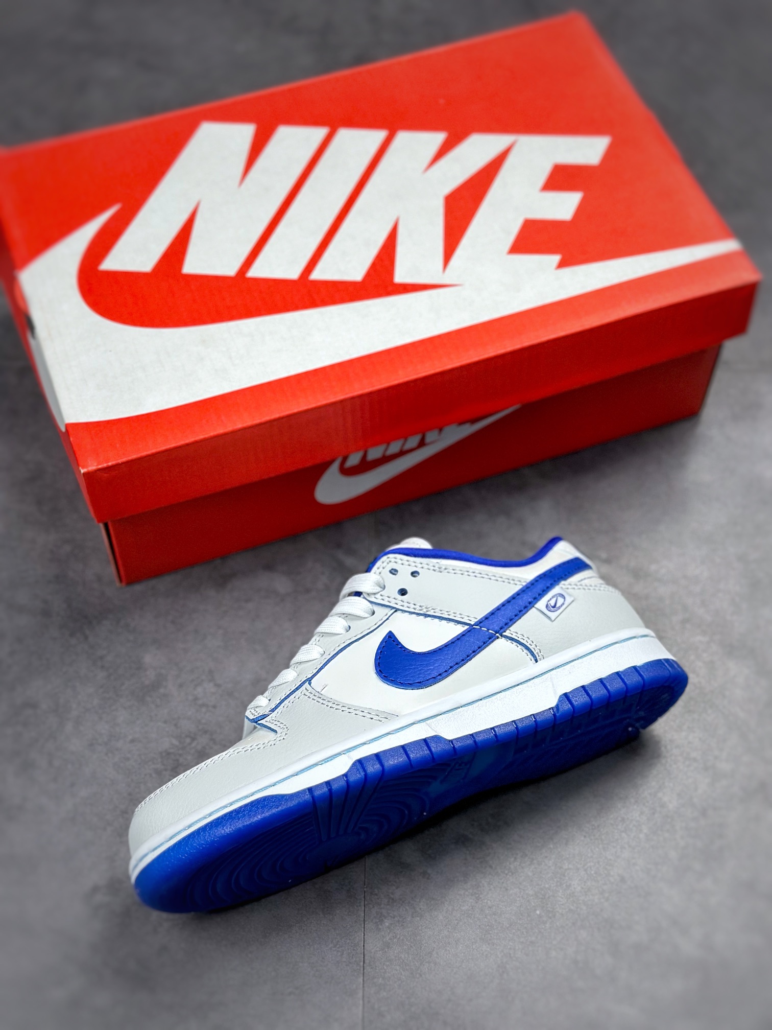 200 NIKE SB Dunk Low 复古白蓝 FB1841-110