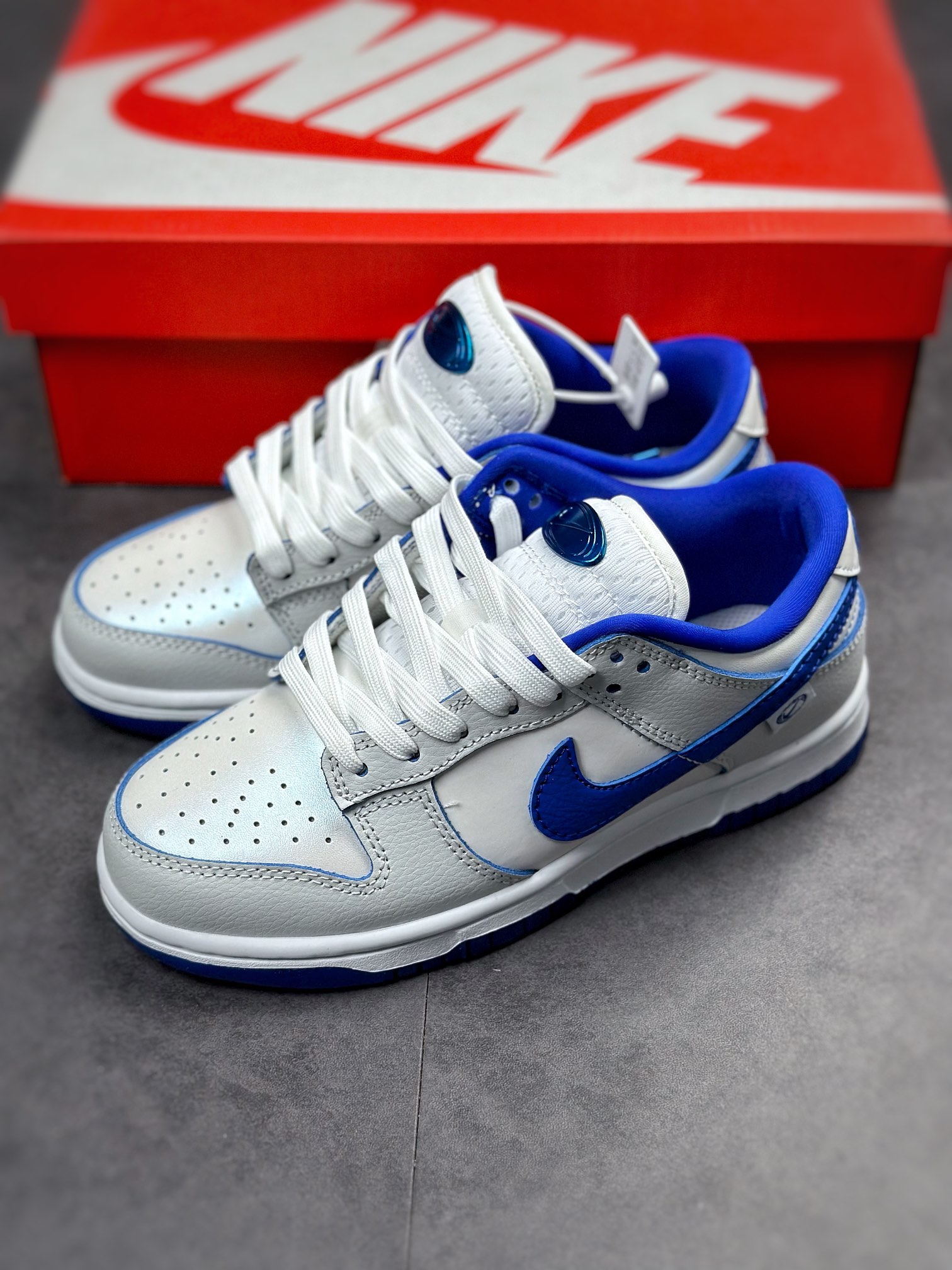 200 NIKE SB Dunk Low 复古白蓝 FB1841-110