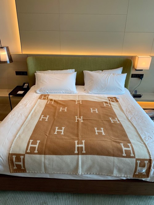 Hermès Avalon III Throw Blanket 170 x 135 cm - Camel / Cream - Cashmere
