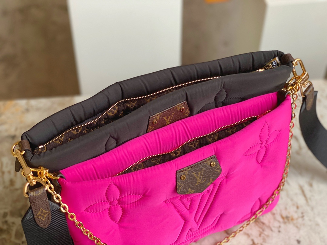 /540顶级原单M58980黑色/梅红羽绒三件套系列MAXIMULTIPOCHETTEACCESSOIR