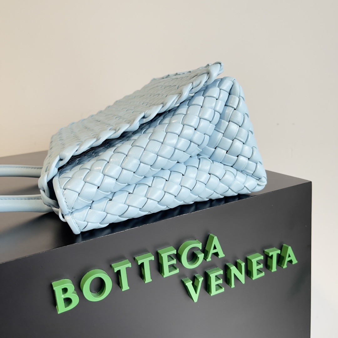 过目不忘的美包从MatthieuBlazy加入后BV的风格就跟以前不一样了2022BV秋冬系列中的BV与