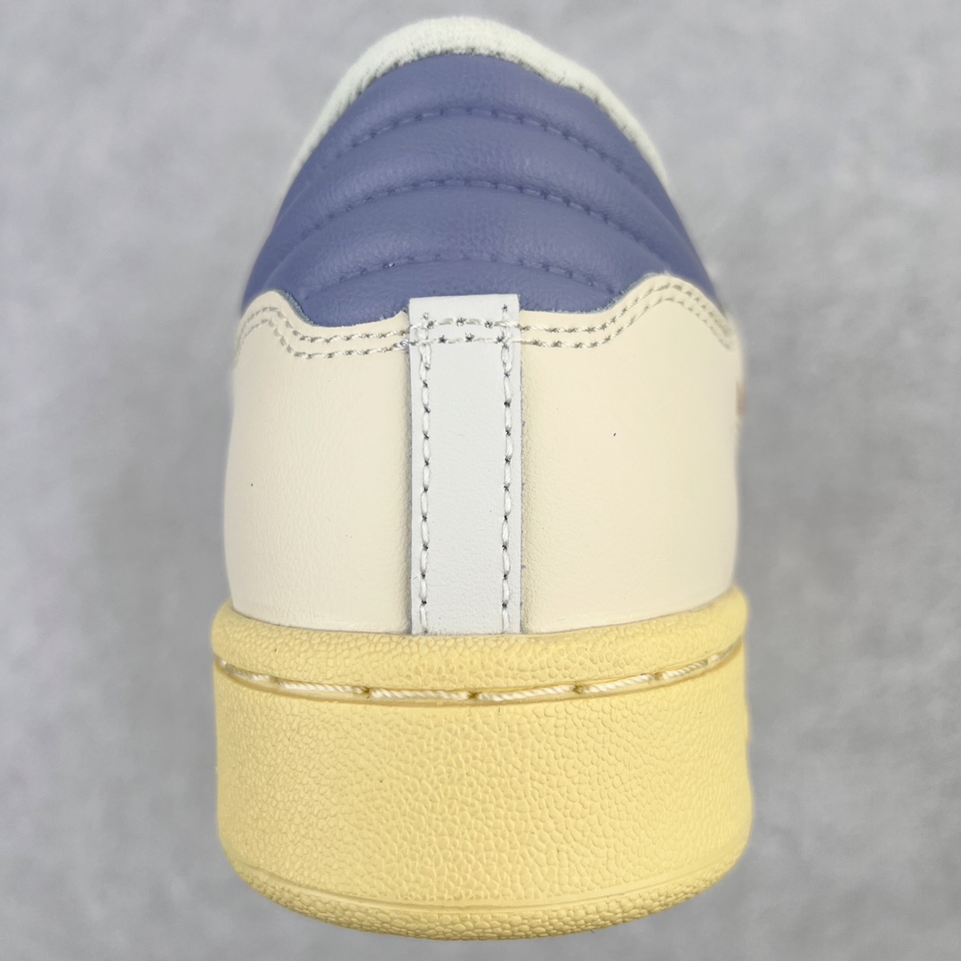 图片[8]-＃特价福利 AD Originals Centennial 85 Low 世纪百年系列低帮复古系带百搭休闲运动板鞋 随着复古风格的流行 不少经典鞋款都以别致的配色和材质重新登场 Originals 也为诞生于80年代 横跨多领域的复古篮球鞋 Centennial 85 Low 赋予两款全新配色 为出街穿搭带来更多选择 此次延续了经典鞋身轮廓 同时两款配色在整体设计上均采用简约百搭的米色鞋面作为基调 其中一款辅以后跟、三条纹以及鞋舌处标签的灰色作为点缀 使整体颜值简约耐看 鞋面都采用柔软麂皮与优质皮革拼接而成 大幅提升鞋款质感的同时也呈现出丰富层次 鞋舌处则辅以对比鲜明的粉色作为点缀 让鞋款百搭的同时又极具辨识度 最后搭载米白色中底与灰色外底 与鞋面配色相呼应 使视觉效果更为统一 尺码：36 36⅔ 37⅓ 38 38⅔ 39⅓ 40 40⅔ 41⅓ 42 42⅔ 43⅓ 44 45-选品中心