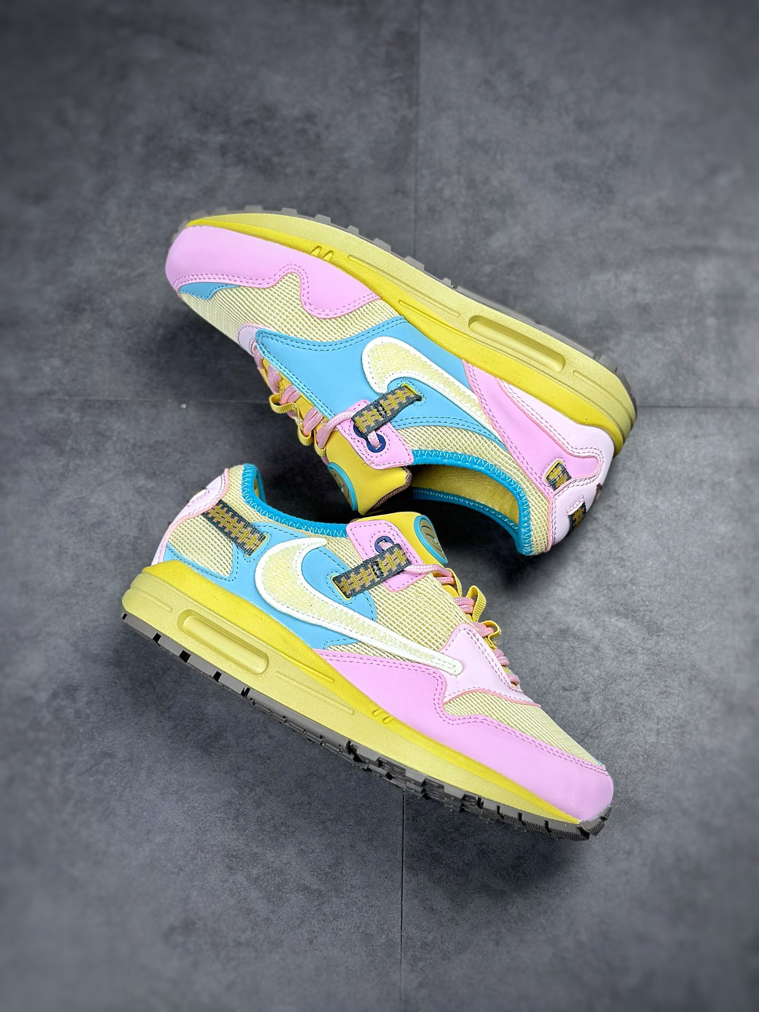 230 Travis Scott x Nike Air Max 1 “Cactus Jack” 经典倒钩 DO9392-100