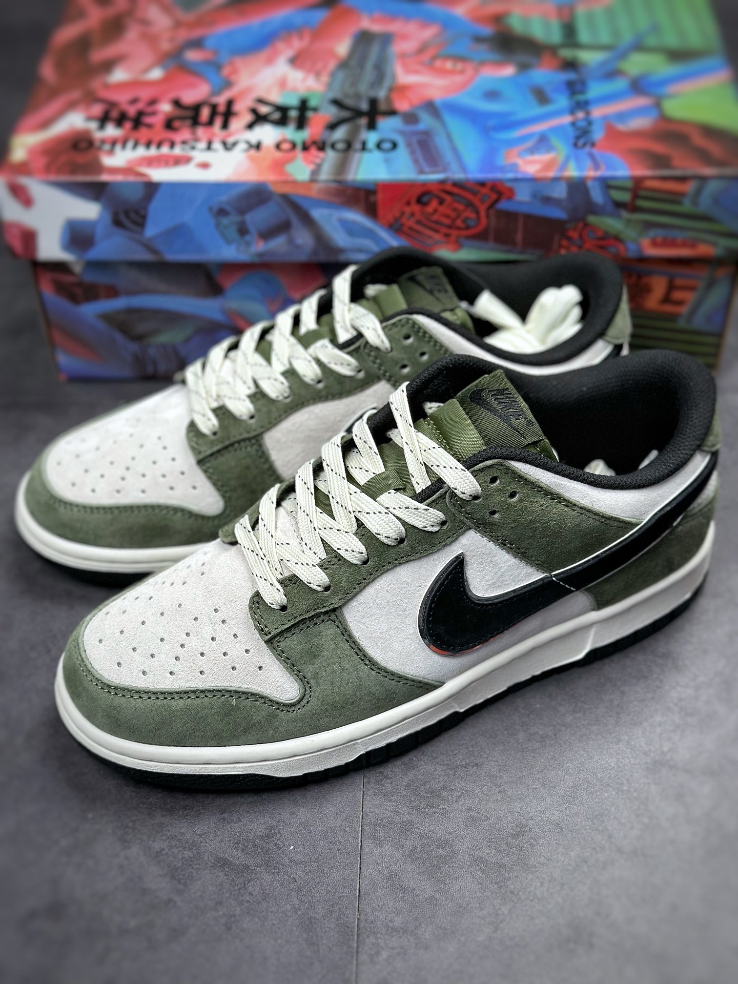 Otomo Katsuhiro x Nike SB Dunk Low ”Steamboy OST” Katsuhiro Otomo FF0918-015