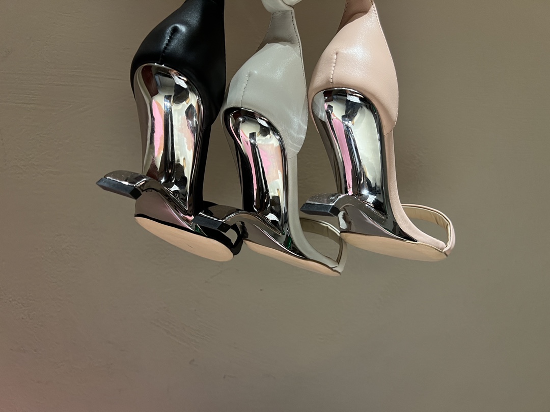 Alexander McQueen’s Stylish High Heel Shoes: Perfect Design with Premium Materials - 图片 9