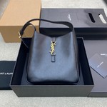 Yves Saint Laurent Wholesale
 Crossbody & Shoulder Bags Black Rose Fall/Winter Collection Underarm