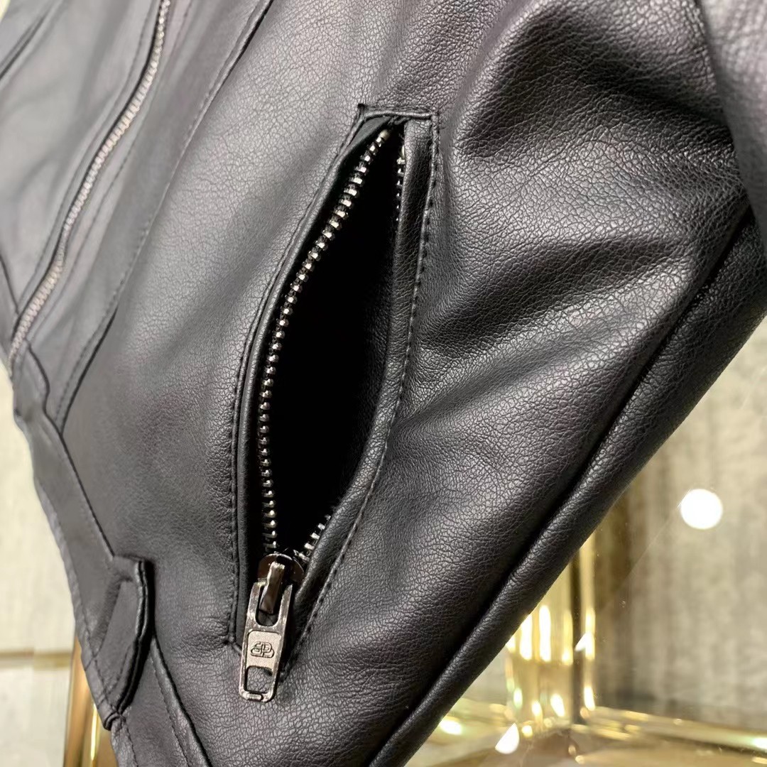 Paris Fashion Show: Fine-Dressed Superstereotype with Intricate Detail - 图片 4