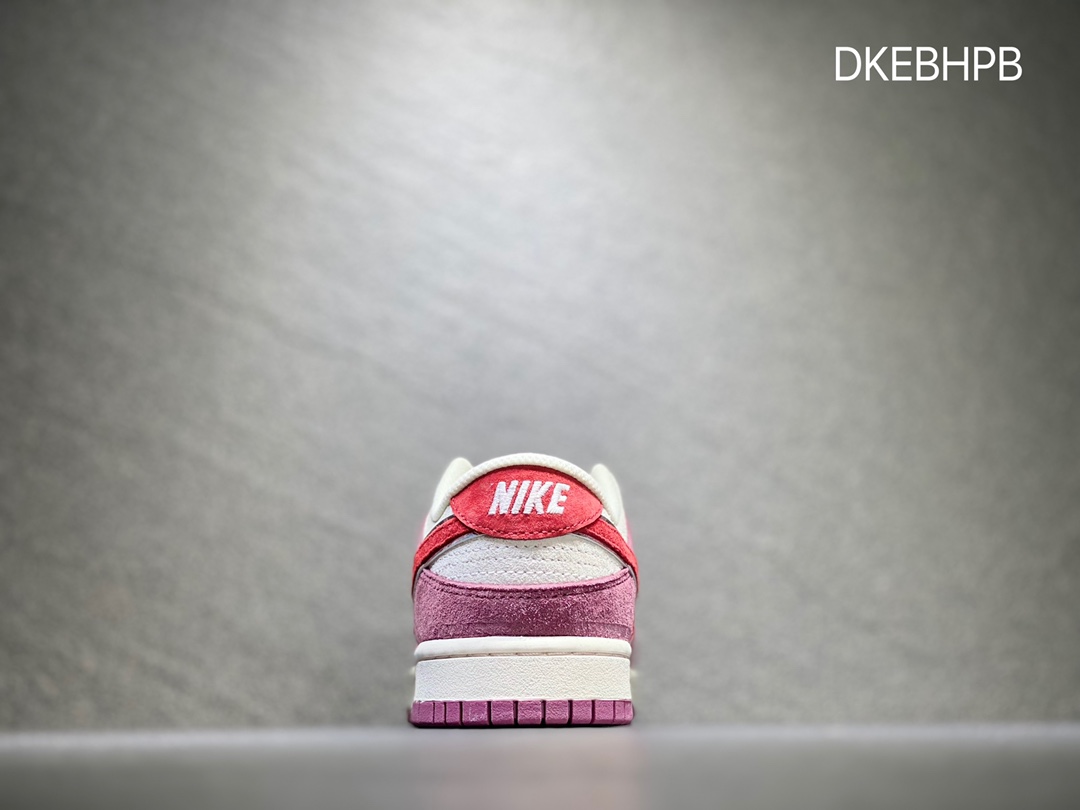 320 Nike SB dunk Low 低帮休闲运动滑板板鞋  DA8863-082