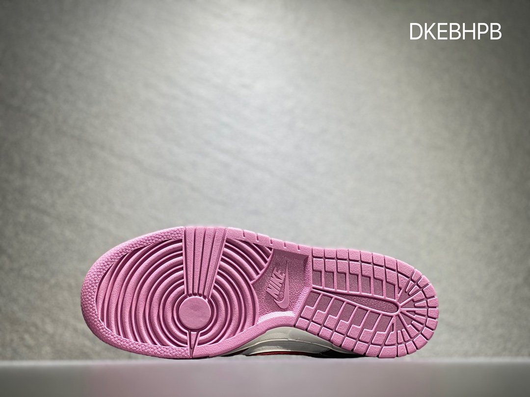 320 Nike SB dunk Low 低帮休闲运动滑板板鞋  DA8863-082