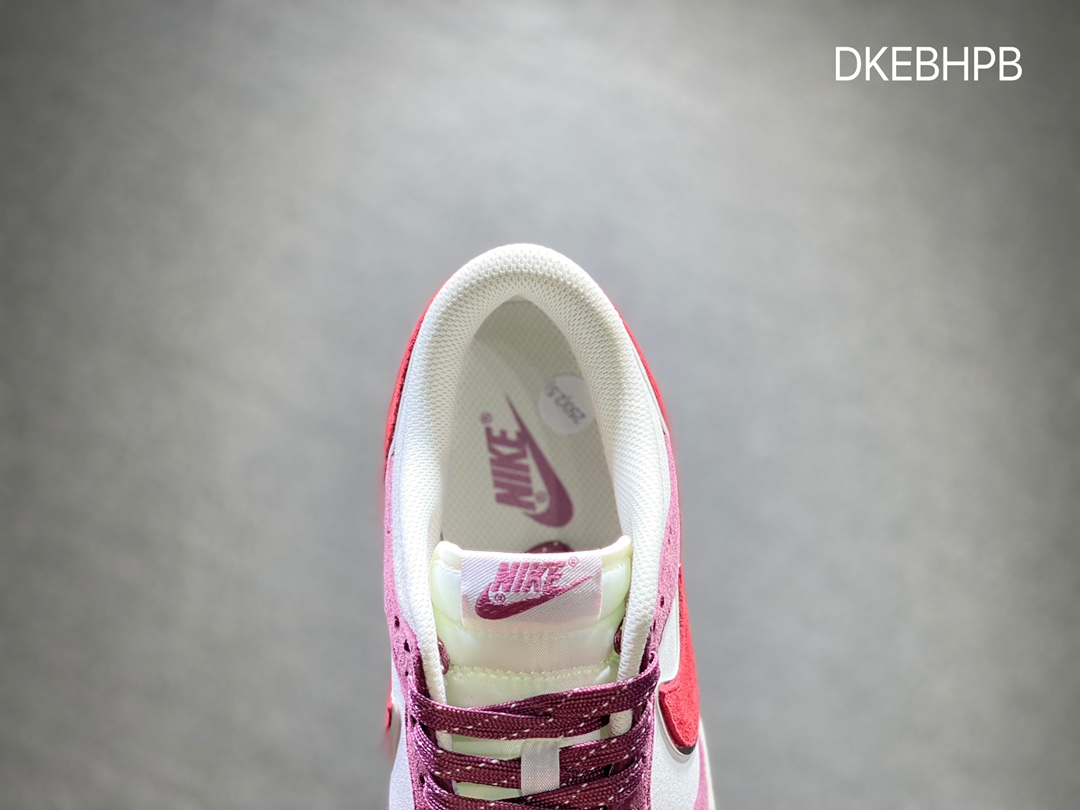 320 Nike SB dunk Low 低帮休闲运动滑板板鞋  DA8863-082