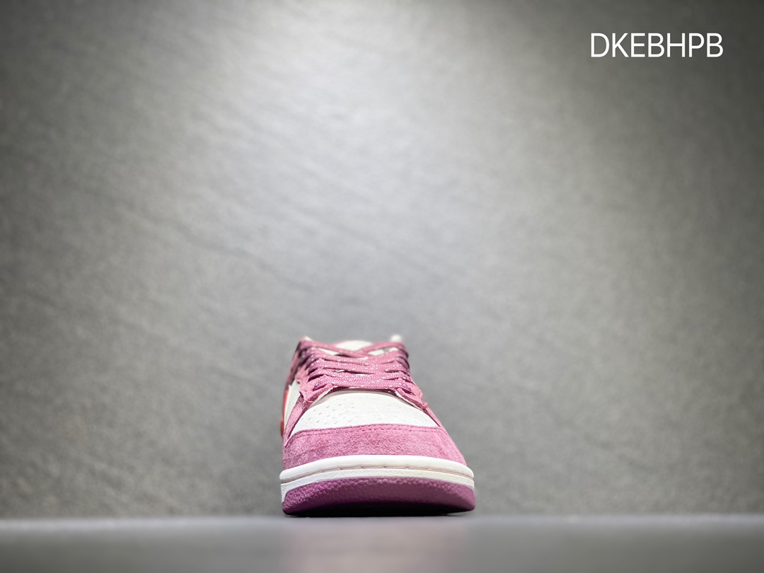 320 Nike SB dunk Low 低帮休闲运动滑板板鞋  DA8863-082