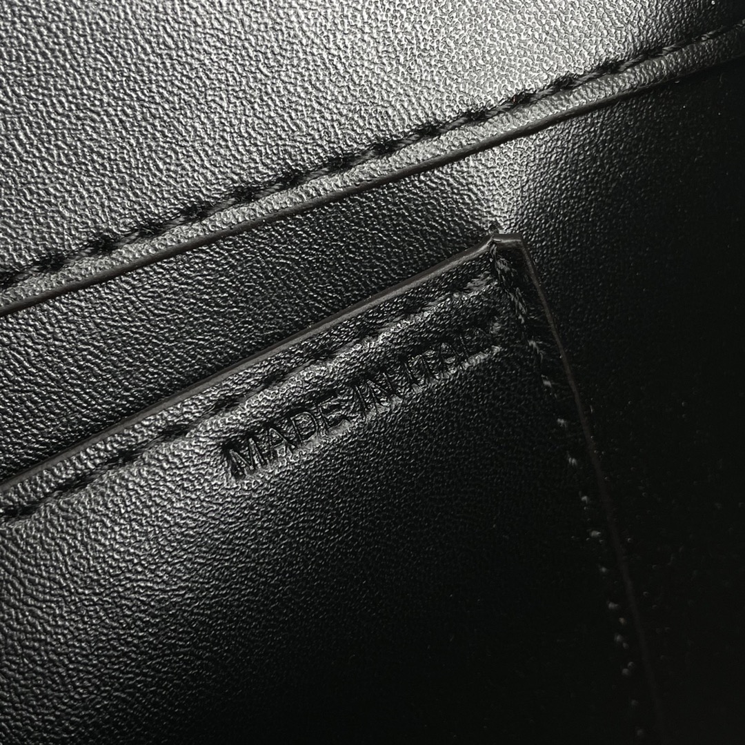小号【配盒】 VALENTINO MINI LOCÒ仿水晶装饰手袋 -VLogo Signature施华洛世奇®仿水晶装 小号【配盒】 VALENTINO MINI LOCÒ仿水晶装饰手袋 -VLogo Signature施华洛世奇®仿水晶装