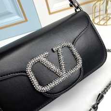小号【配盒】 VALENTINO MINI LOCÒ仿水晶装饰手袋 -VLogo Signature施华洛世奇®仿水晶装 小号【配盒】 VALENTINO MINI LOCÒ仿水晶装饰手袋 -VLogo Signature施华洛世奇®仿水晶装