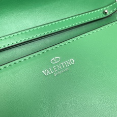 小号【配盒】 VALENTINO MINI LOCÒ仿水晶装饰手袋 -VLogo Signature施华洛世奇®仿水晶装 小号【配盒】 VALENTINO MINI LOCÒ仿水晶装饰手袋 -VLogo Signature施华洛世奇®仿水晶装