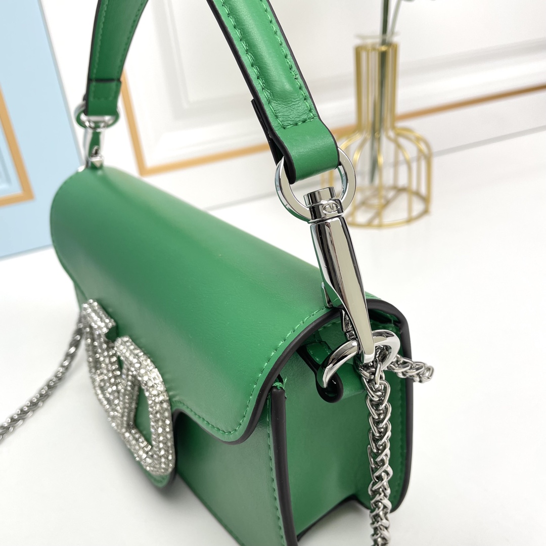 小号【配盒】 VALENTINO MINI LOCÒ仿水晶装饰手袋 -VLogo Signature施华洛世奇®仿水晶装 小号【配盒】 VALENTINO MINI LOCÒ仿水晶装饰手袋 -VLogo Signature施华洛世奇®仿水晶装