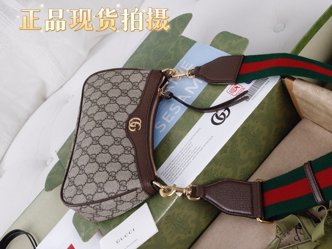 “Gucci GG Logo Handbag with Strawberry Fittings” - 图片 3