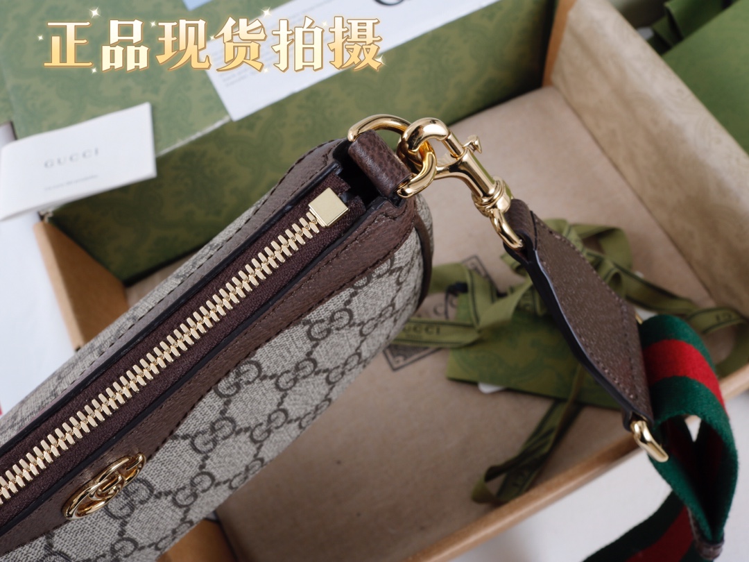 “Gucci GG Logo Handbag with Strawberry Fittings” - 图片 4