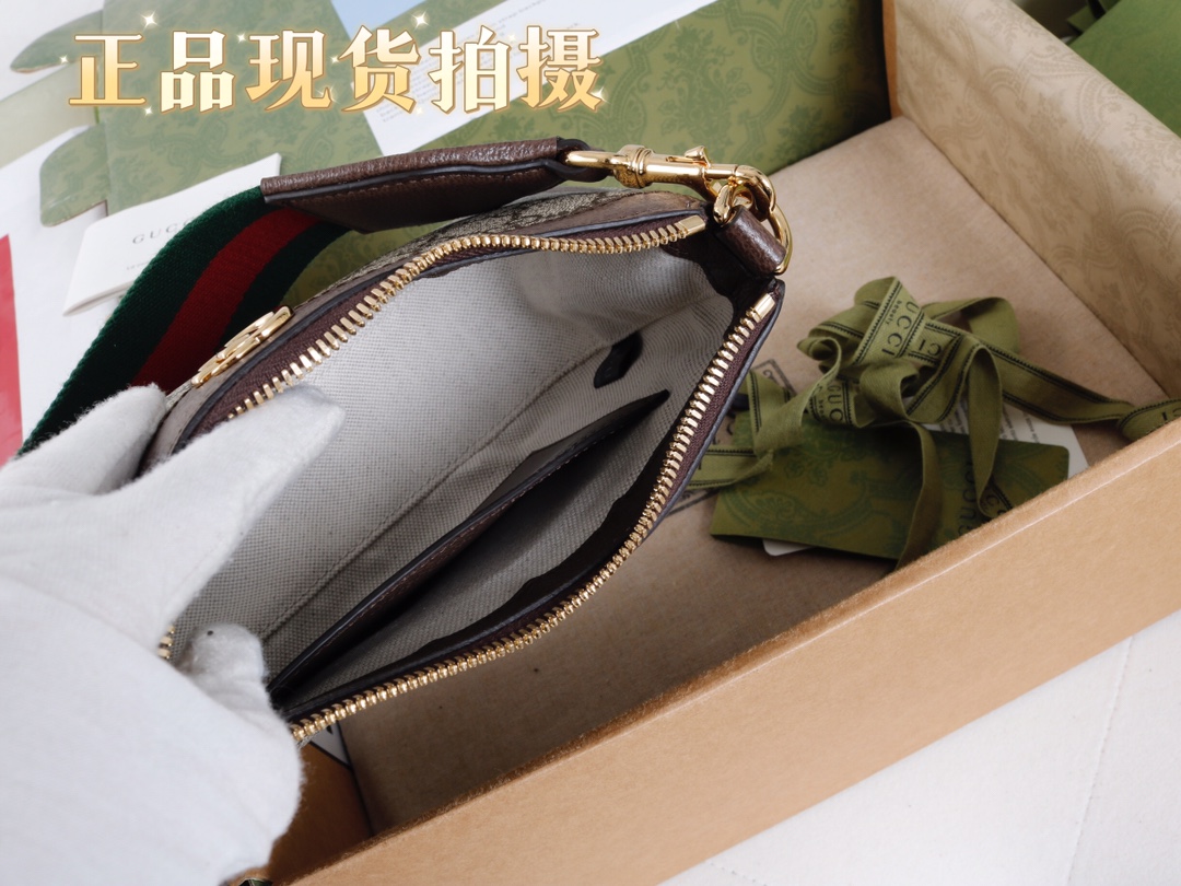 “Gucci GG Logo Handbag with Strawberry Fittings” - 图片 9