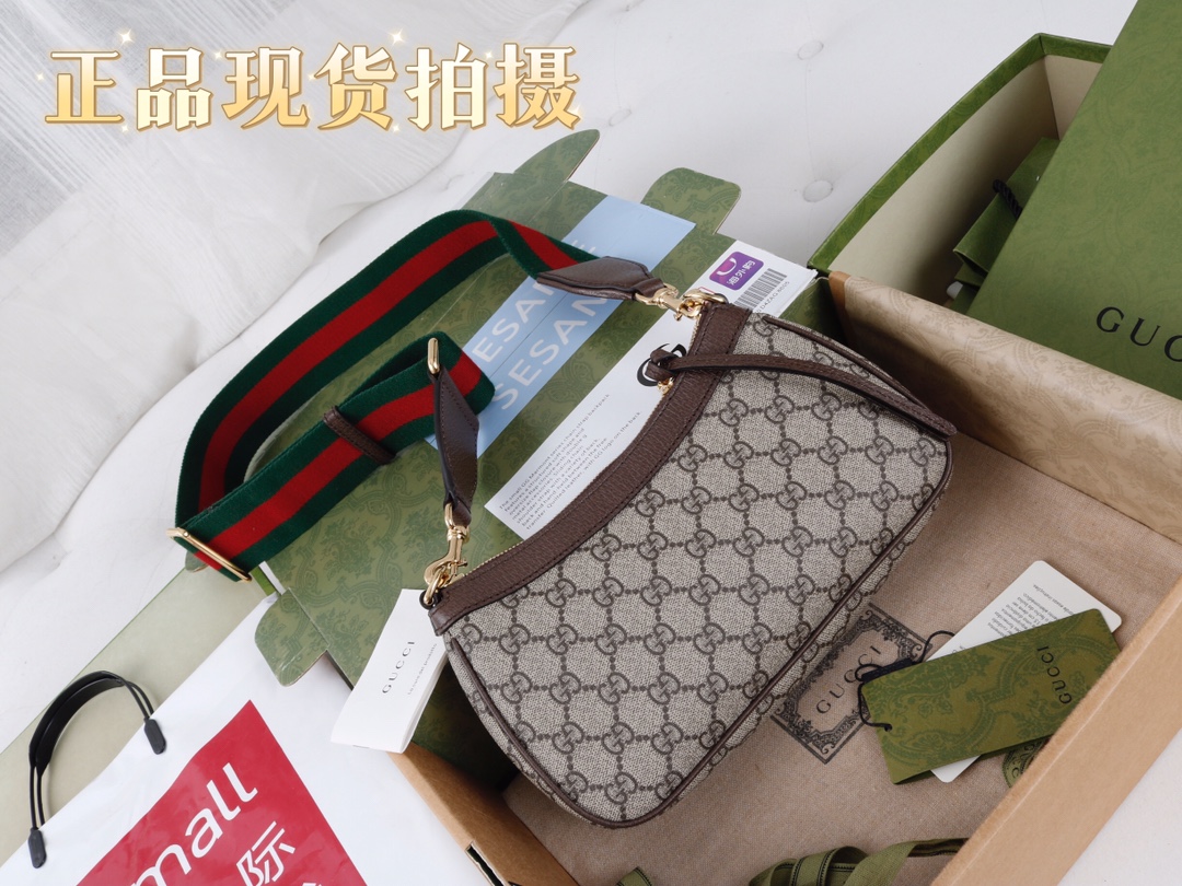 “Gucci GG Logo Handbag with Strawberry Fittings” - 图片 2