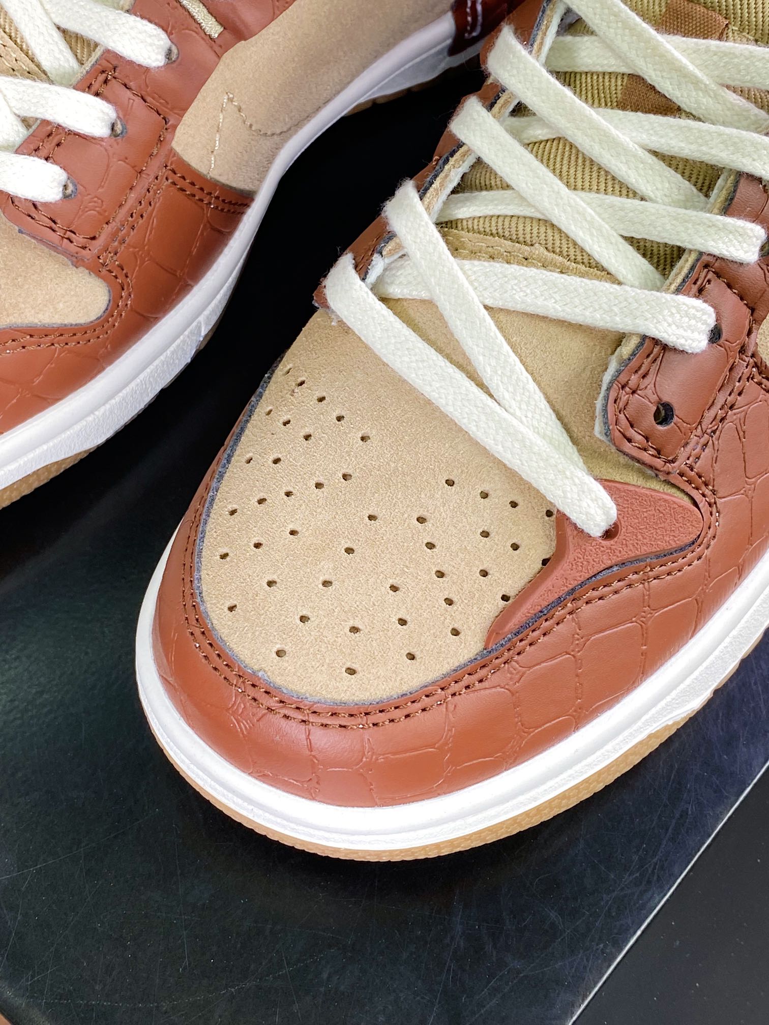 160 Wmns Dunk Low Disrupt 2 SE”Brown Croc”轻量扣篮DV1026-215