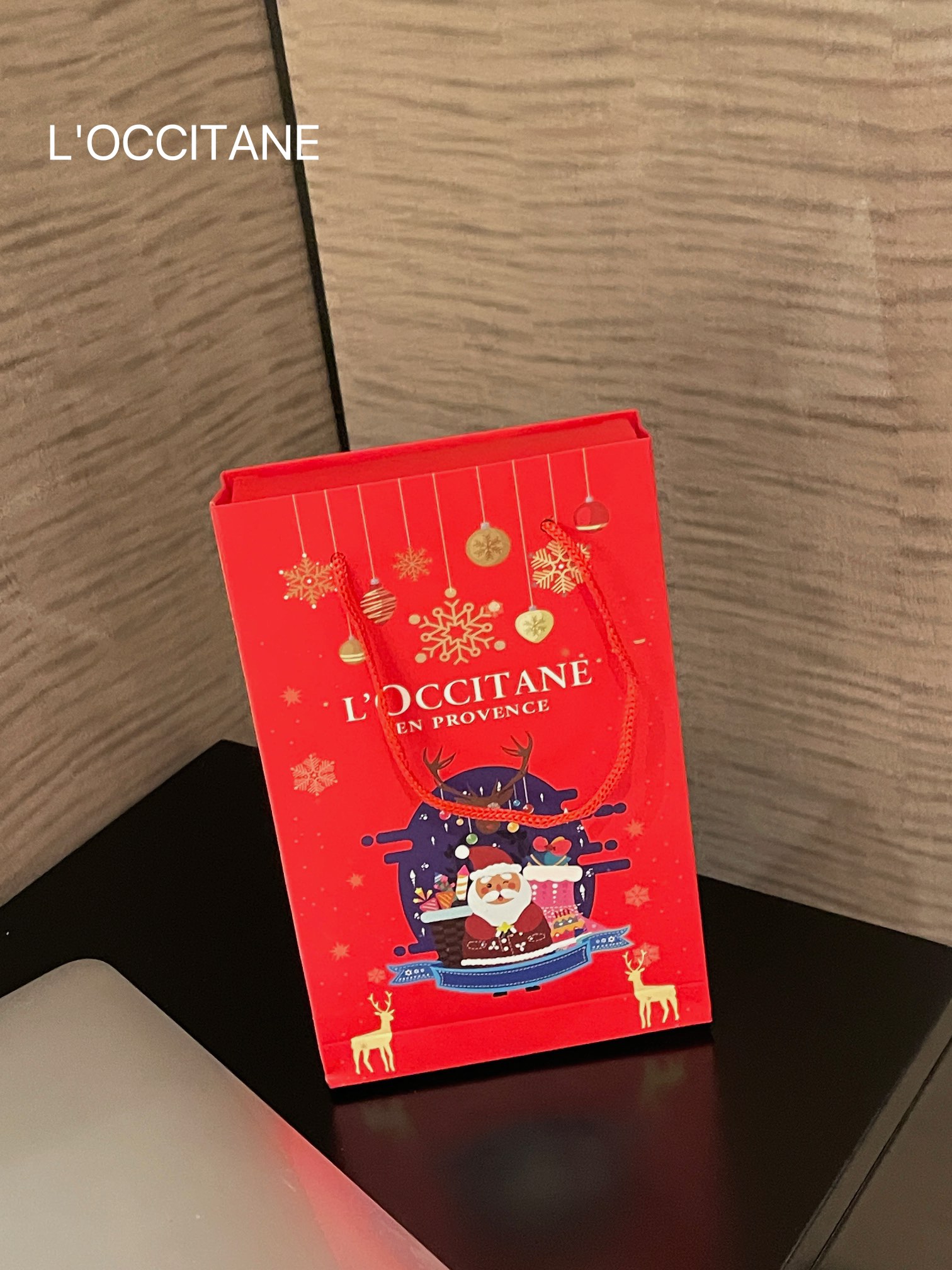 🎄欧舒丹这个牌子大家一定都不陌生，顶级的护手霜专家，亲们，爱美是不分季节的，女人活得精不精致，手一伸出来就知道了，所以不管春夏秋冬，护手霜是必 2