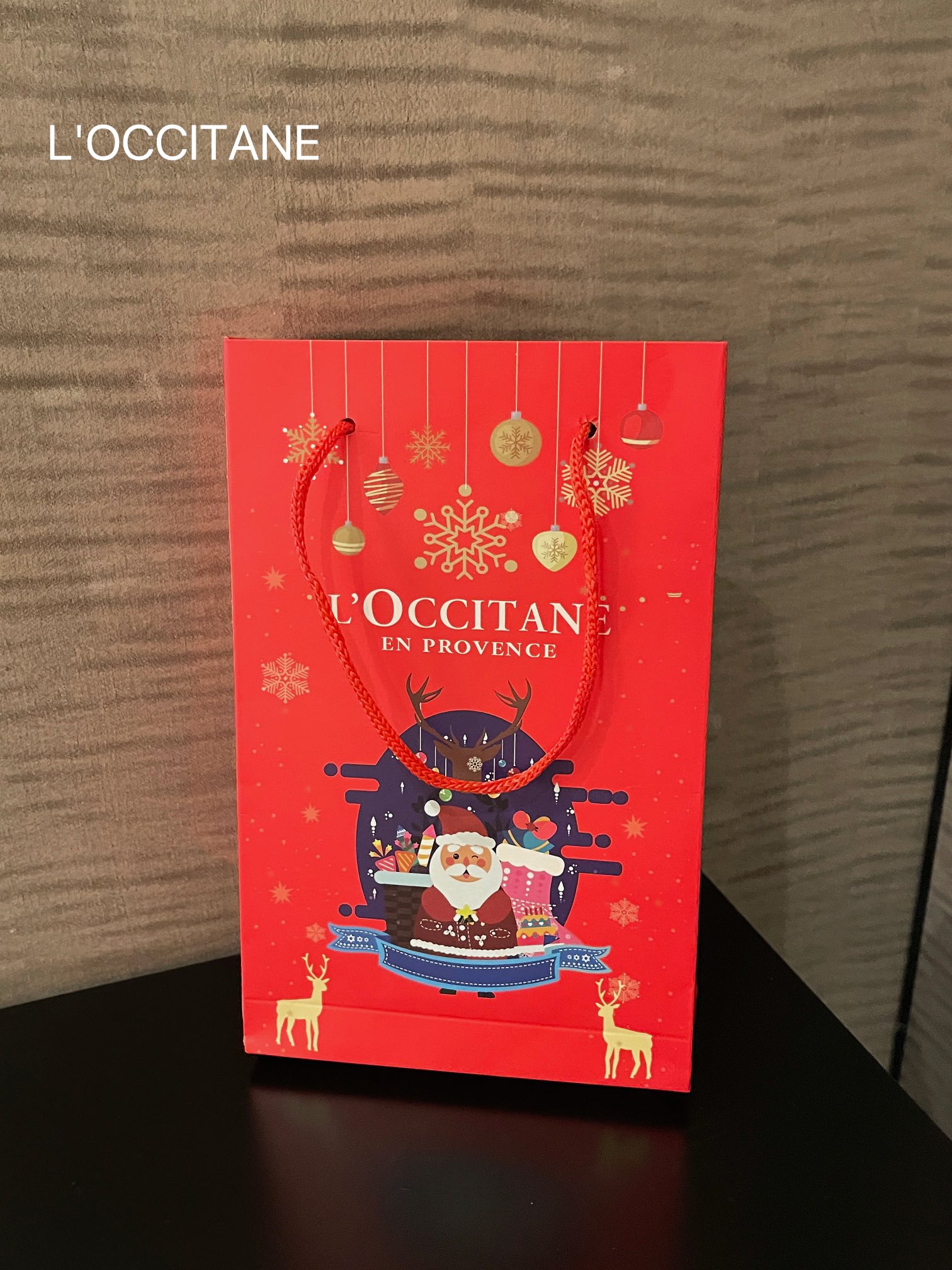 🎄欧舒丹这个牌子大家一定都不陌生，顶级的护手霜专家，亲们，爱美是不分季节的，女人活得精不精致，手一伸出来就知道了，所以不管春夏秋冬，护手霜是必 6