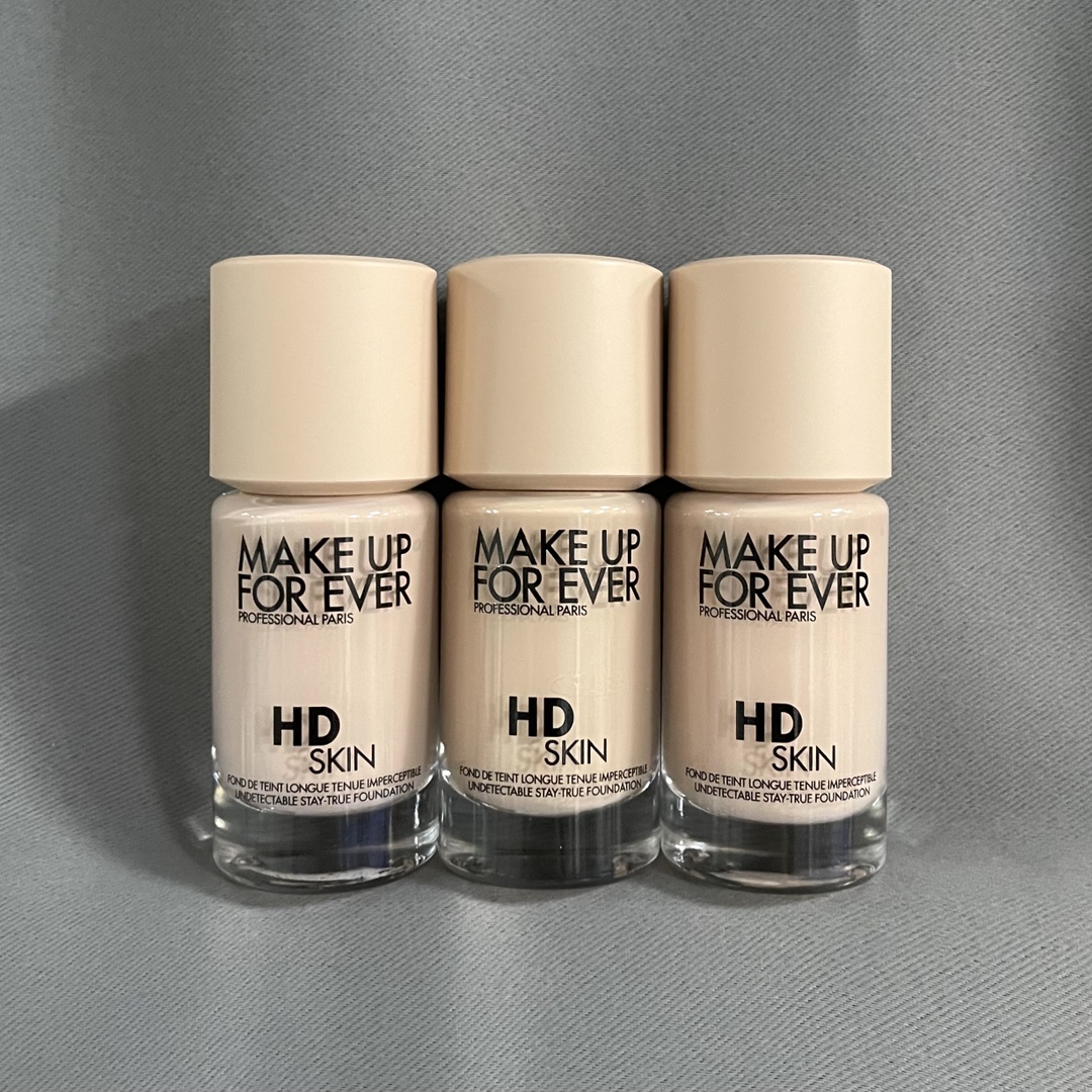 ✨60包
玫珂菲浮生若梦仿真肌粉底液30ml！色号：R210-Y215-Y218。