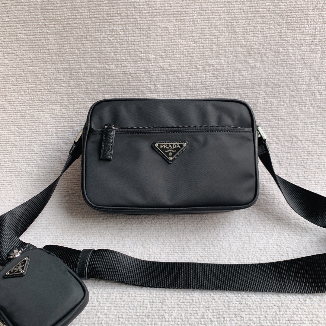 Premium details Prada nylon shoulder bag, external zip pocket with removable nylon pouch, adjustable nylon shoulder strap, exclusive logo lining
