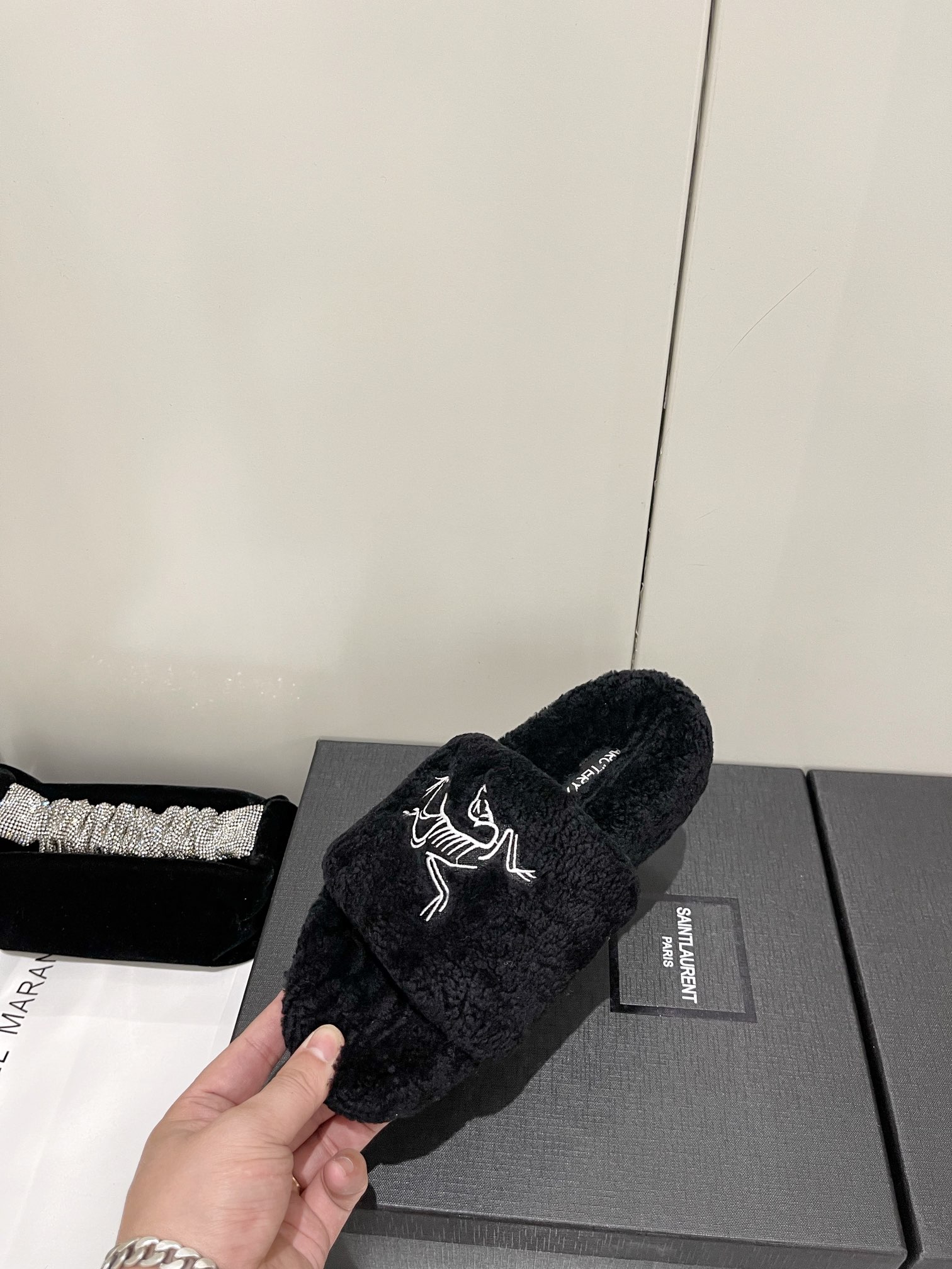Luxurious Imported Lamb Wool Autumn Slippers with Furry Lining and Wool Insole - 图片 9