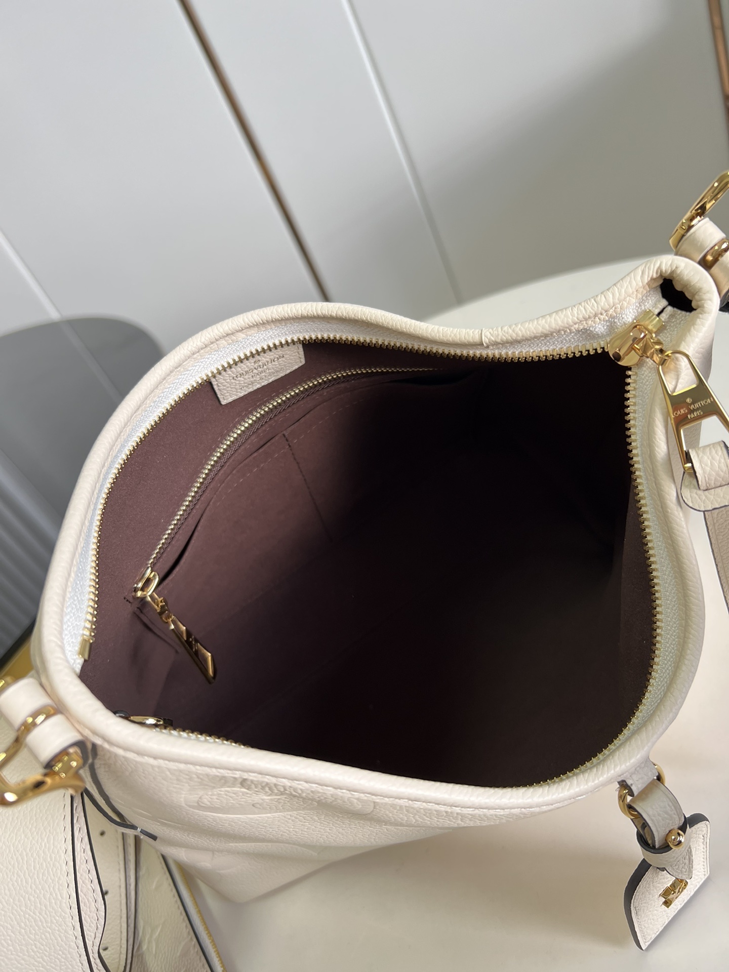 顶级原单M46288白/对版CarryAll小号手袋取材MonogramEmpreinte压纹皮革充裕构