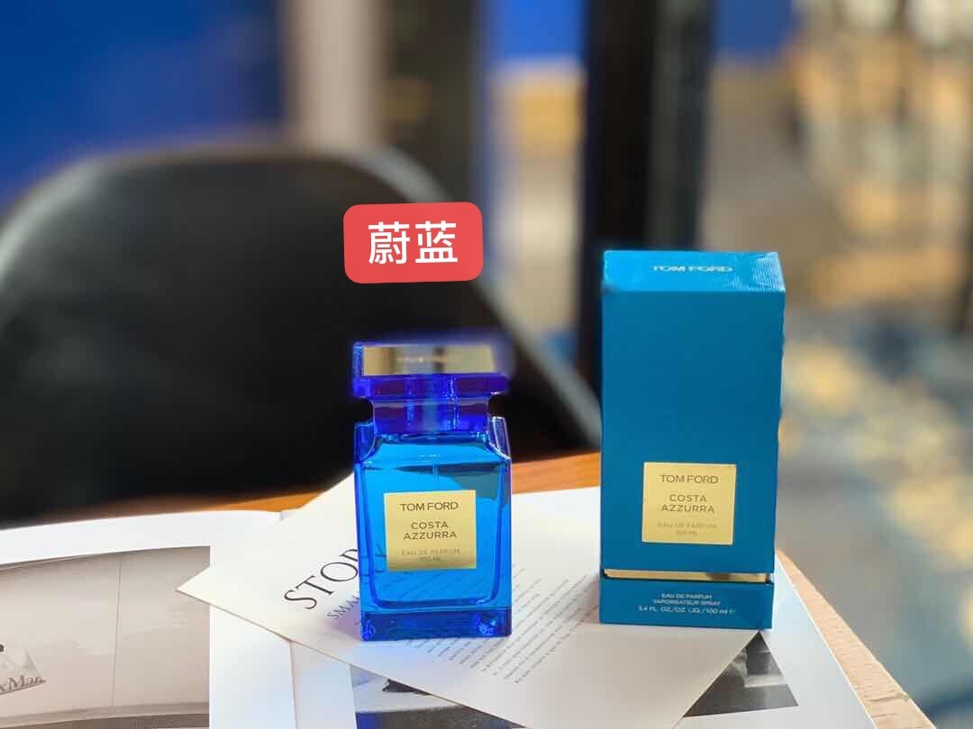Fragrance Family: Woody Aromatic - Perfume 3