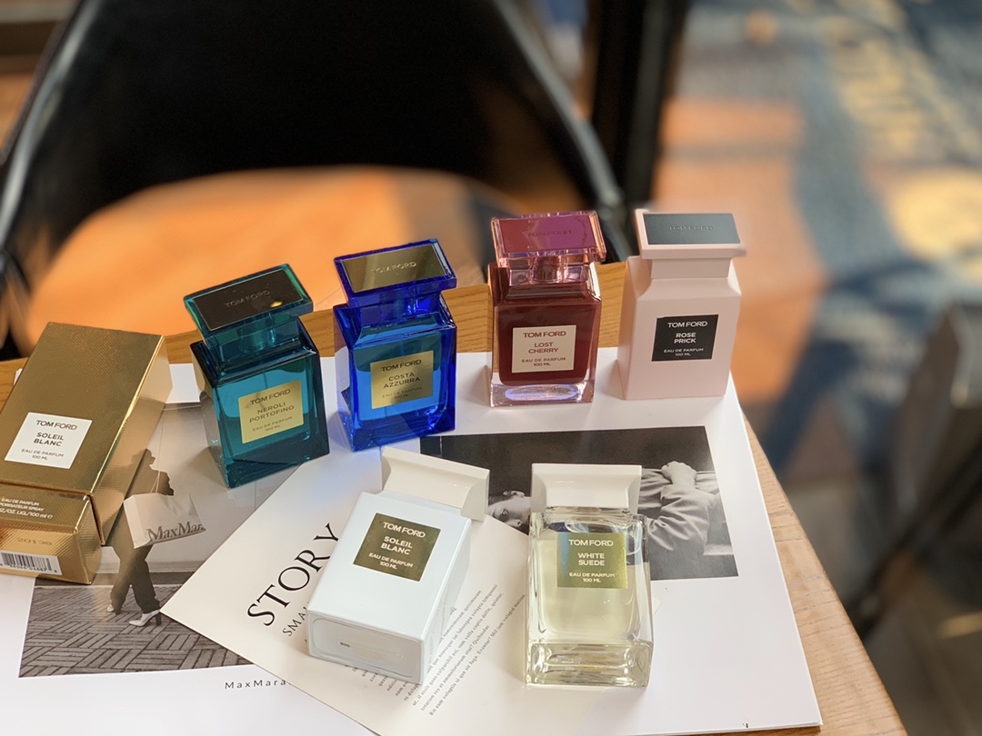 Fragrance Family: Woody Aromatic - Perfume 8