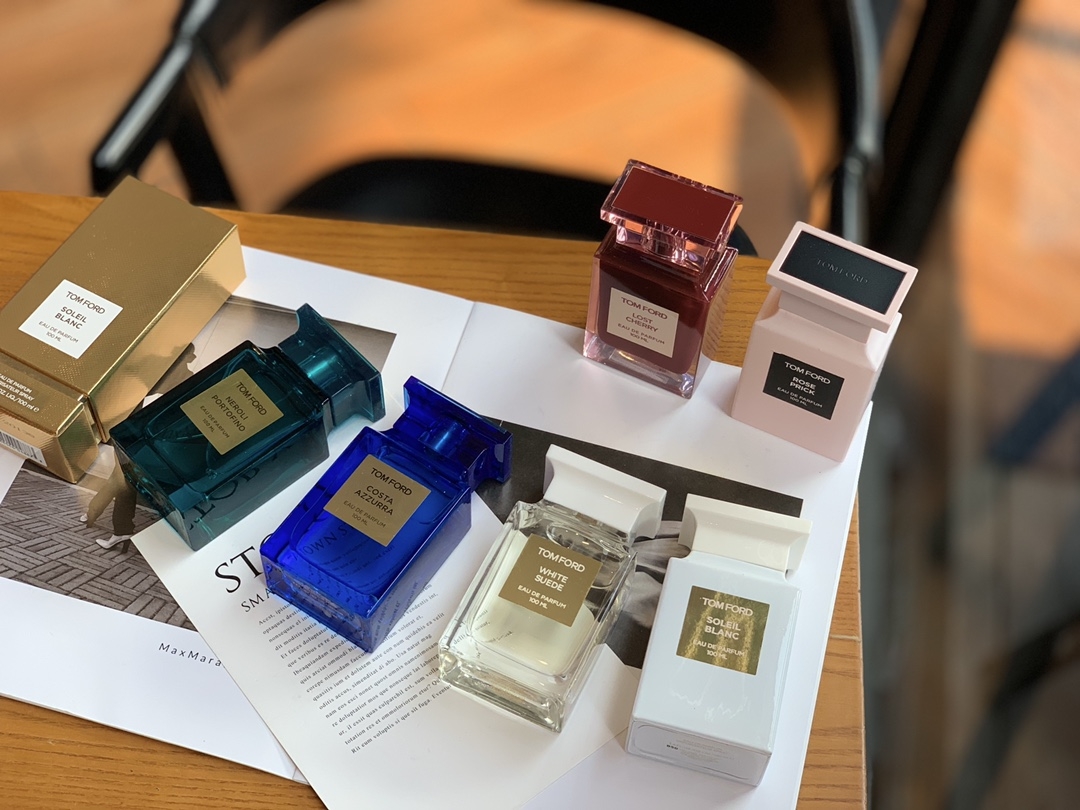 Fragrance Family: Woody Aromatic - Perfume 9