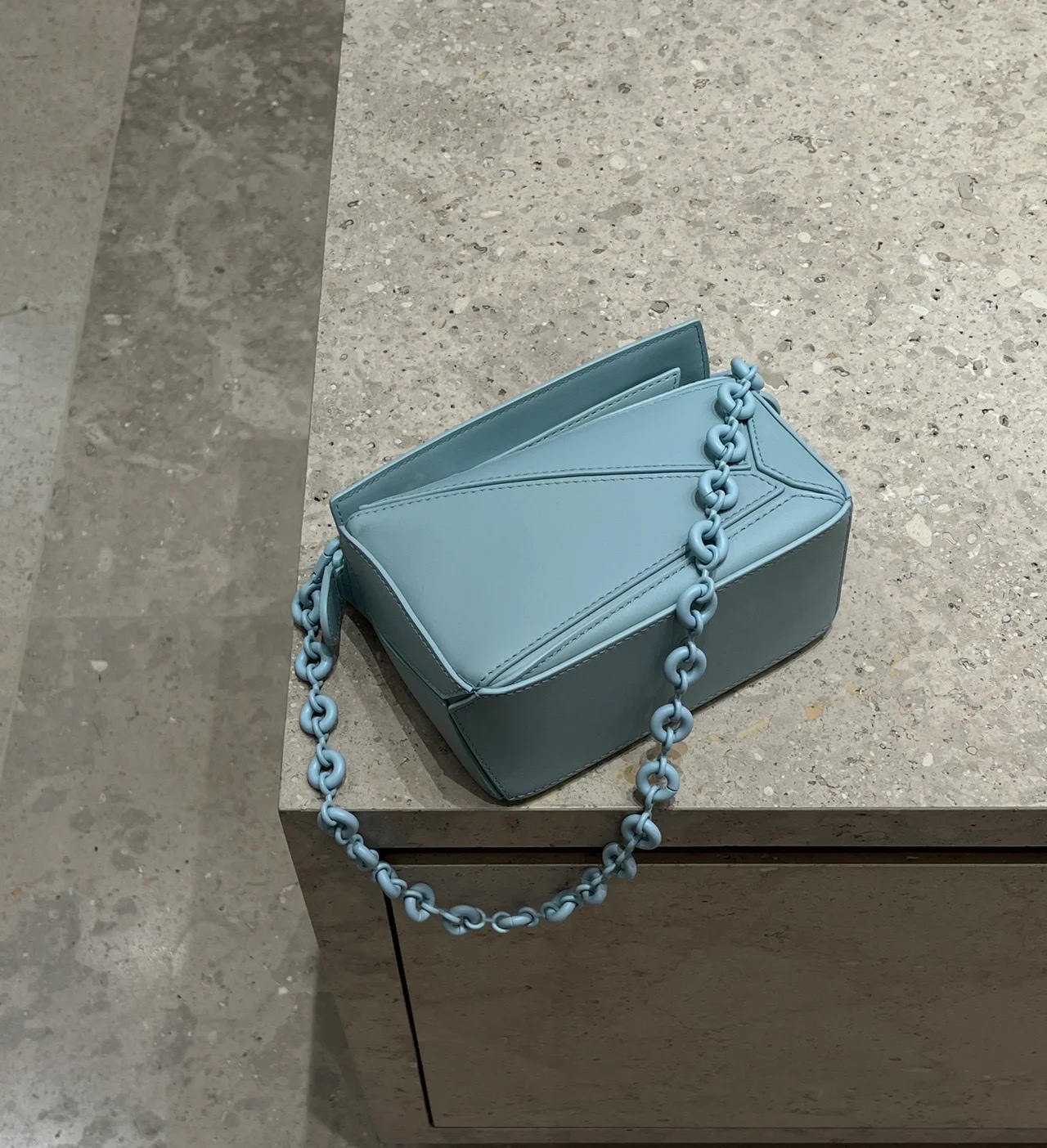 LOEWEDonut single selling chain blue has arrived!