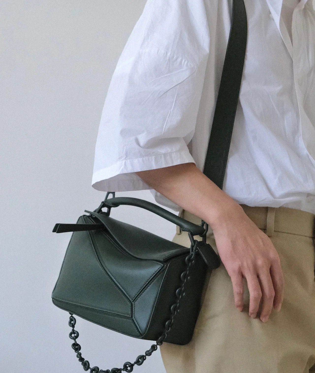 LOEWEuniversal donut chainretro khaki green arrived