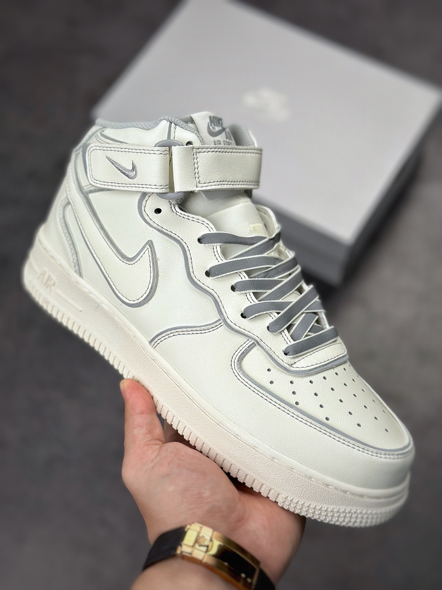 250 Nike Air Force 1 Mid 米白银夜魔侠 AQ1218-118