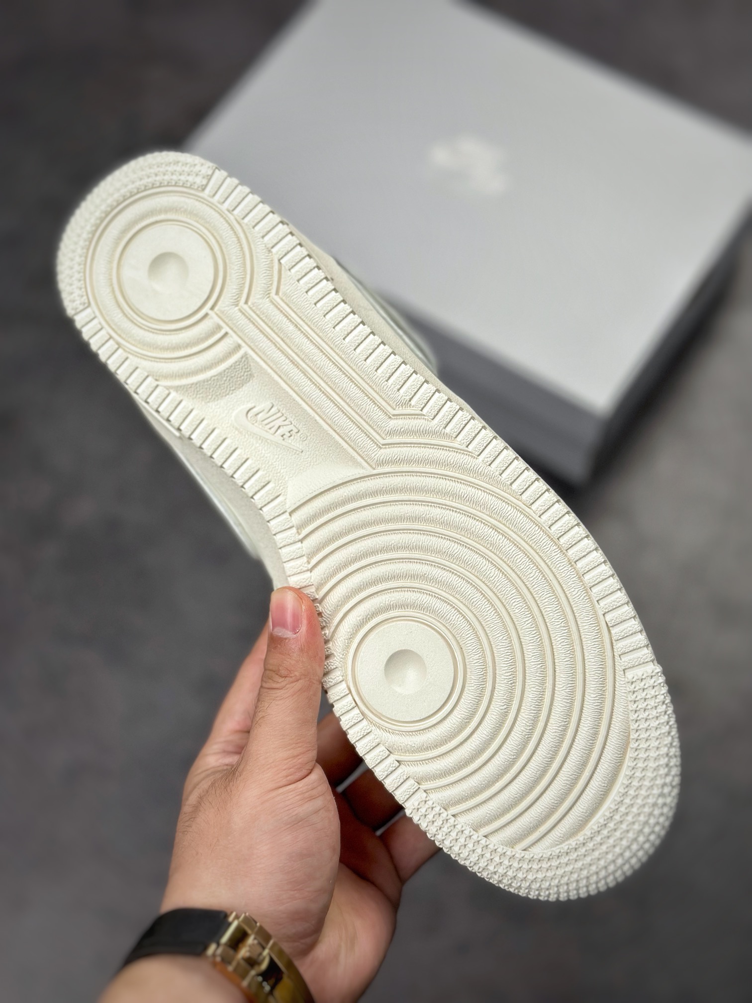 250 Nike Air Force 1 Mid 米白银夜魔侠 AQ1218-118
