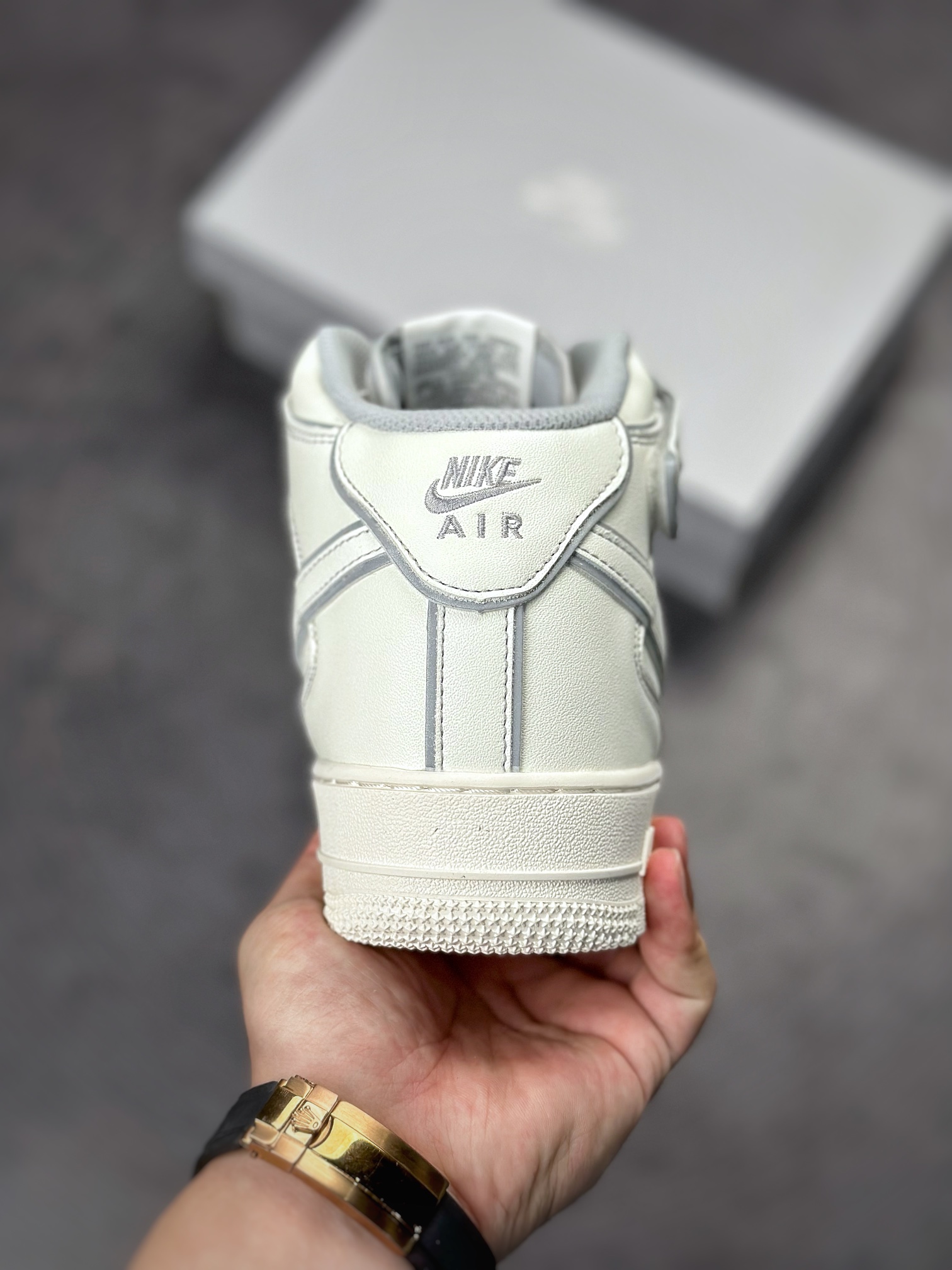 250 Nike Air Force 1 Mid 米白银夜魔侠 AQ1218-118