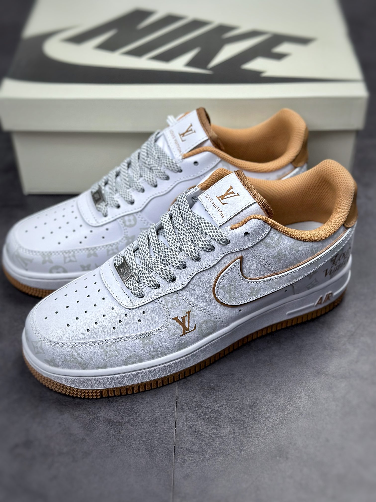 250 Nike Air Force 1 Low 07 LV联名DR9868-300