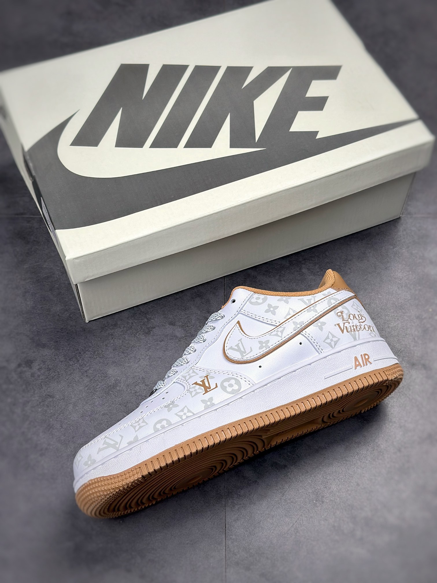 250 Nike Air Force 1 Low 07 LV联名DR9868-300