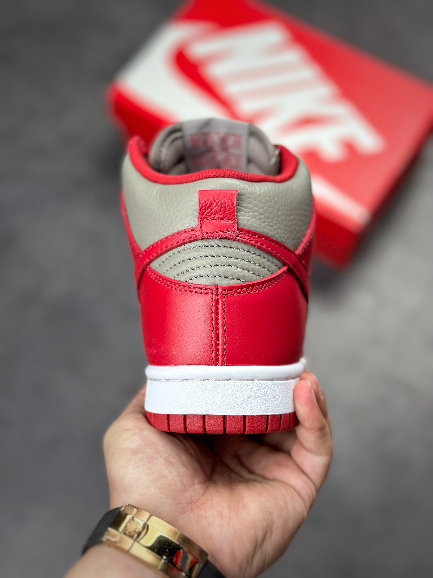 380 Nike SB Dunk High ”Univ” 灰红配色 850477-001