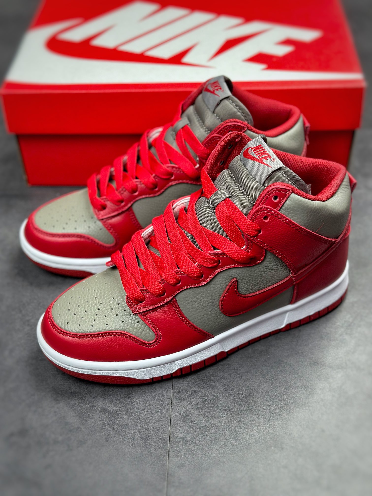 380 Nike SB Dunk High ”Univ” 灰红配色 850477-001