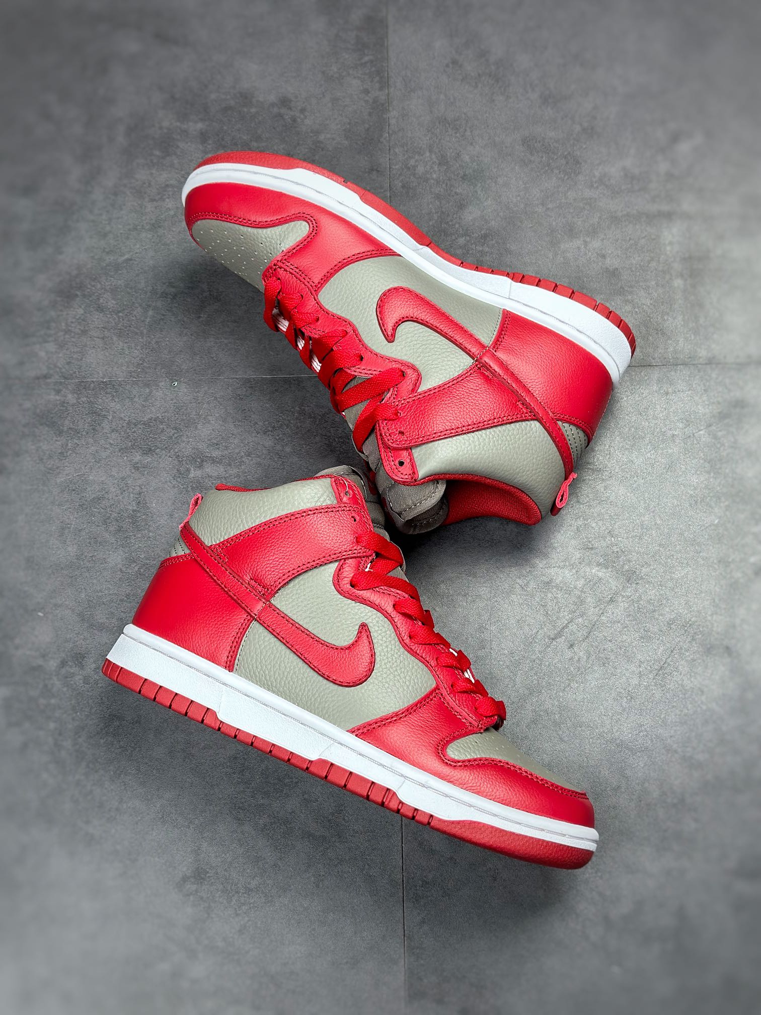 380 Nike SB Dunk High ”Univ” 灰红配色 850477-001