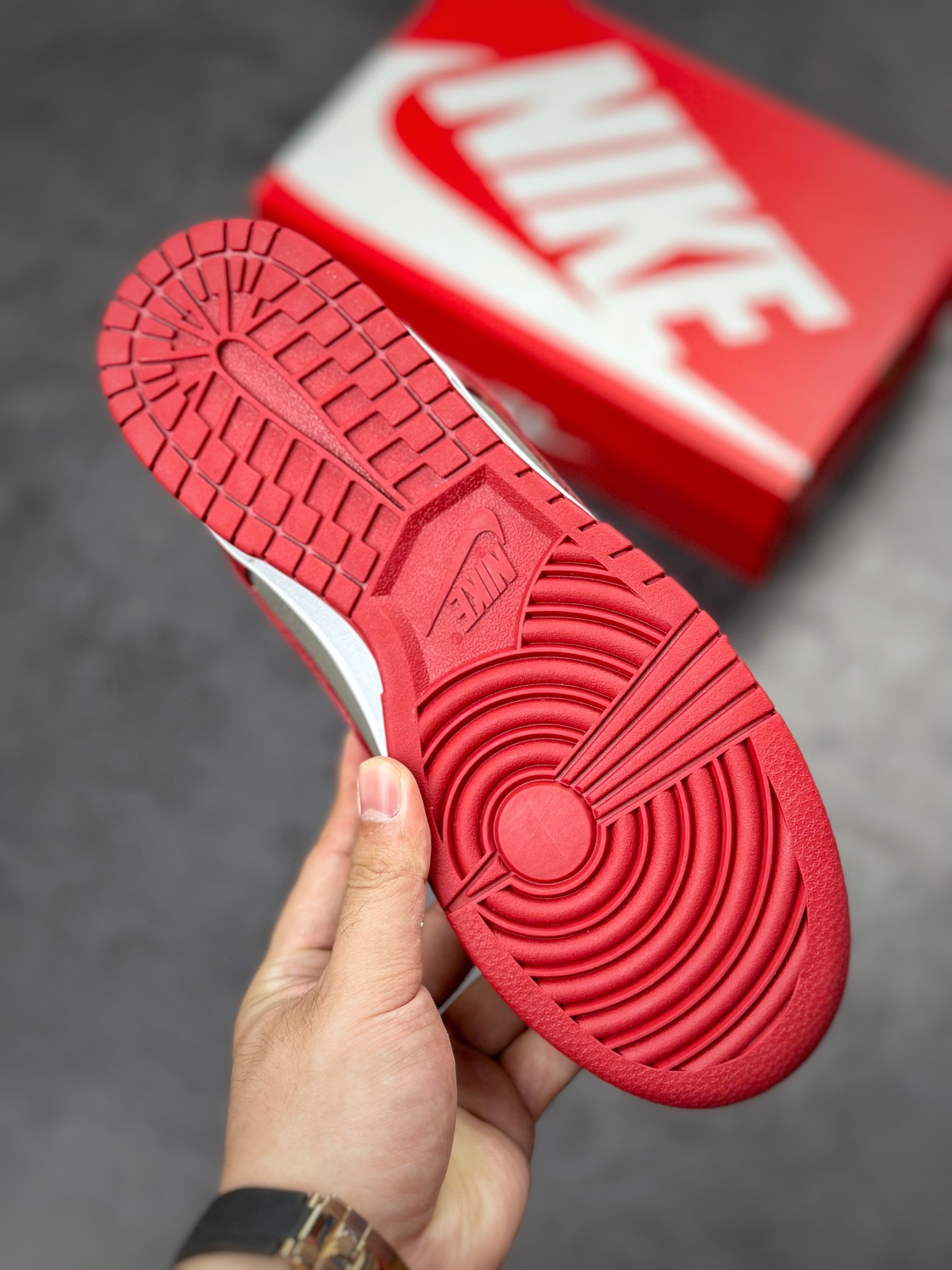 380 Nike SB Dunk High ”Univ” 灰红配色 850477-001