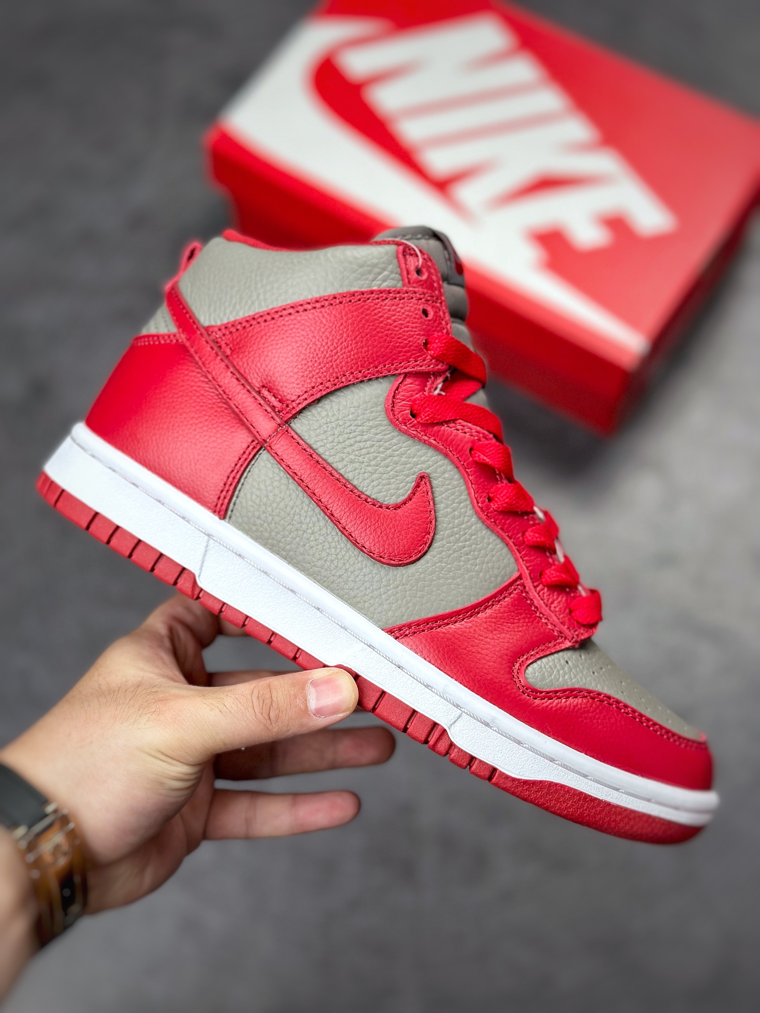 380 Nike SB Dunk High ”Univ” 灰红配色 850477-001