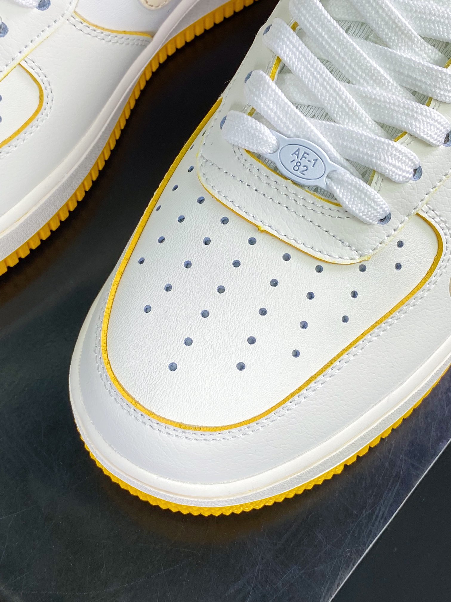 240 Air Force 1 '07 Low QS”Sail White/Yellow Mini Swoosh”空军一号经典低帮板鞋FB1839-222