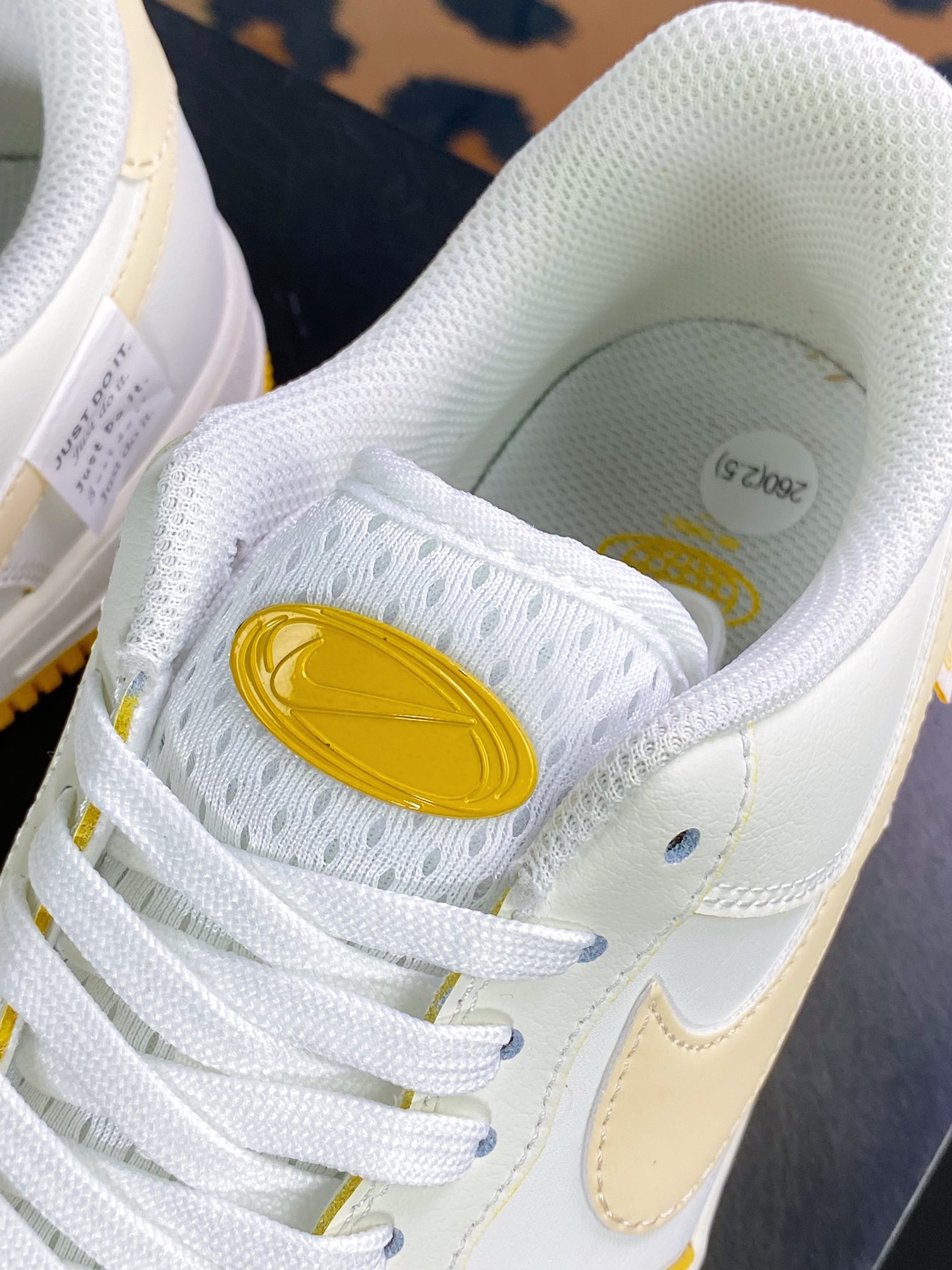 240 Air Force 1 '07 Low QS”Sail White/Yellow Mini Swoosh”空军一号经典低帮板鞋FB1839-222