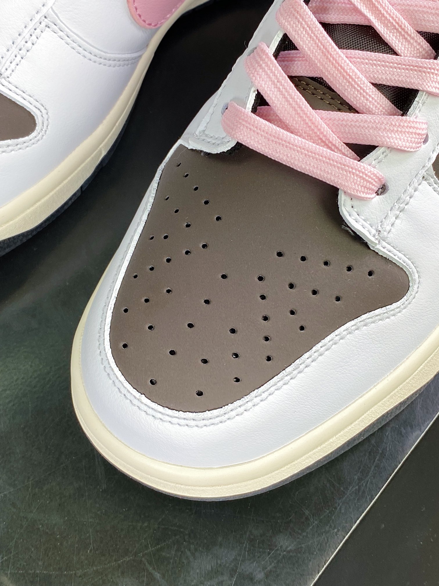300 SB Dunk Low”Valentine’s Day”扣篮系列低帮板鞋DR9705-100