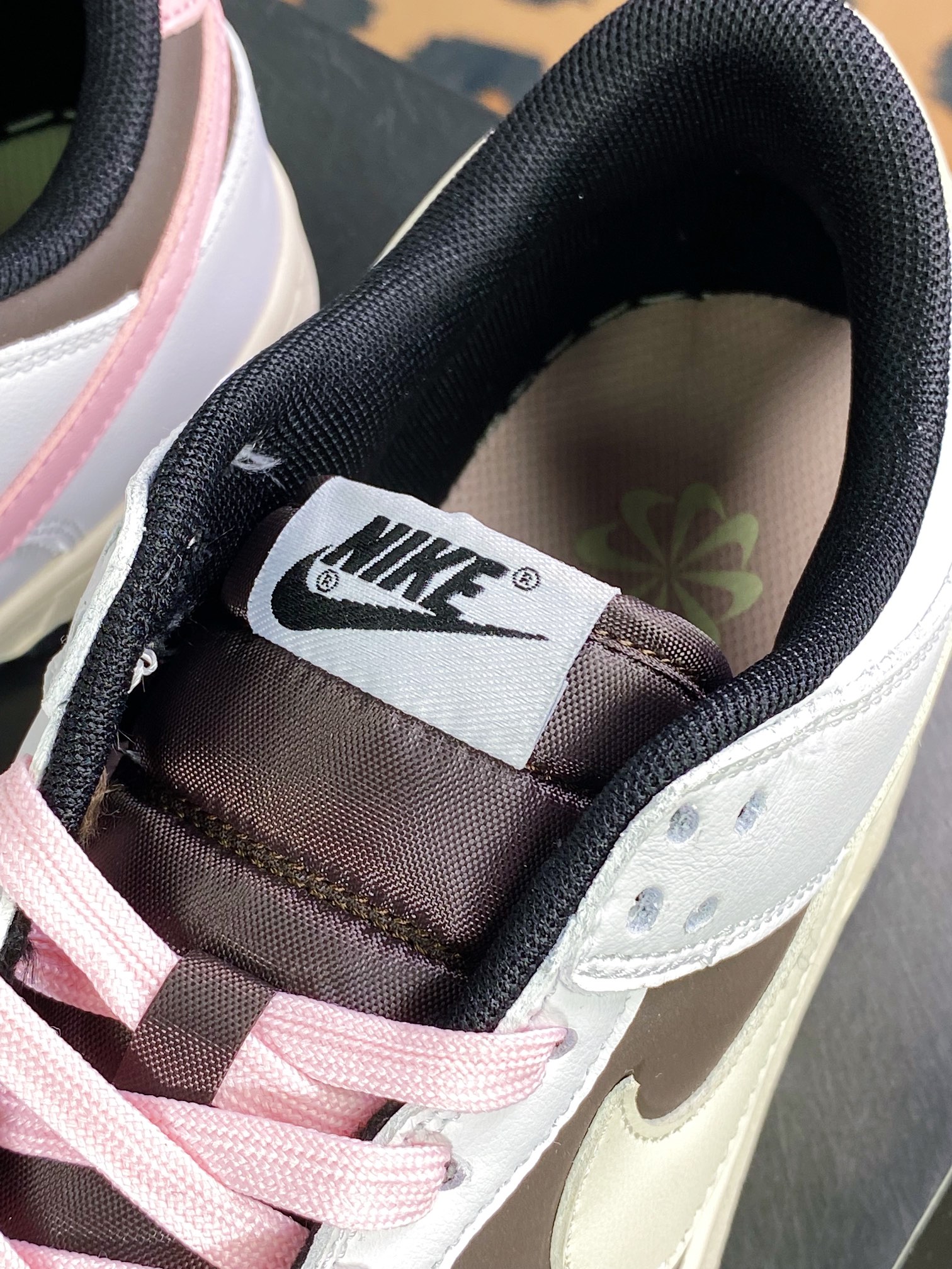 300 SB Dunk Low”Valentine’s Day”扣篮系列低帮板鞋DR9705-100