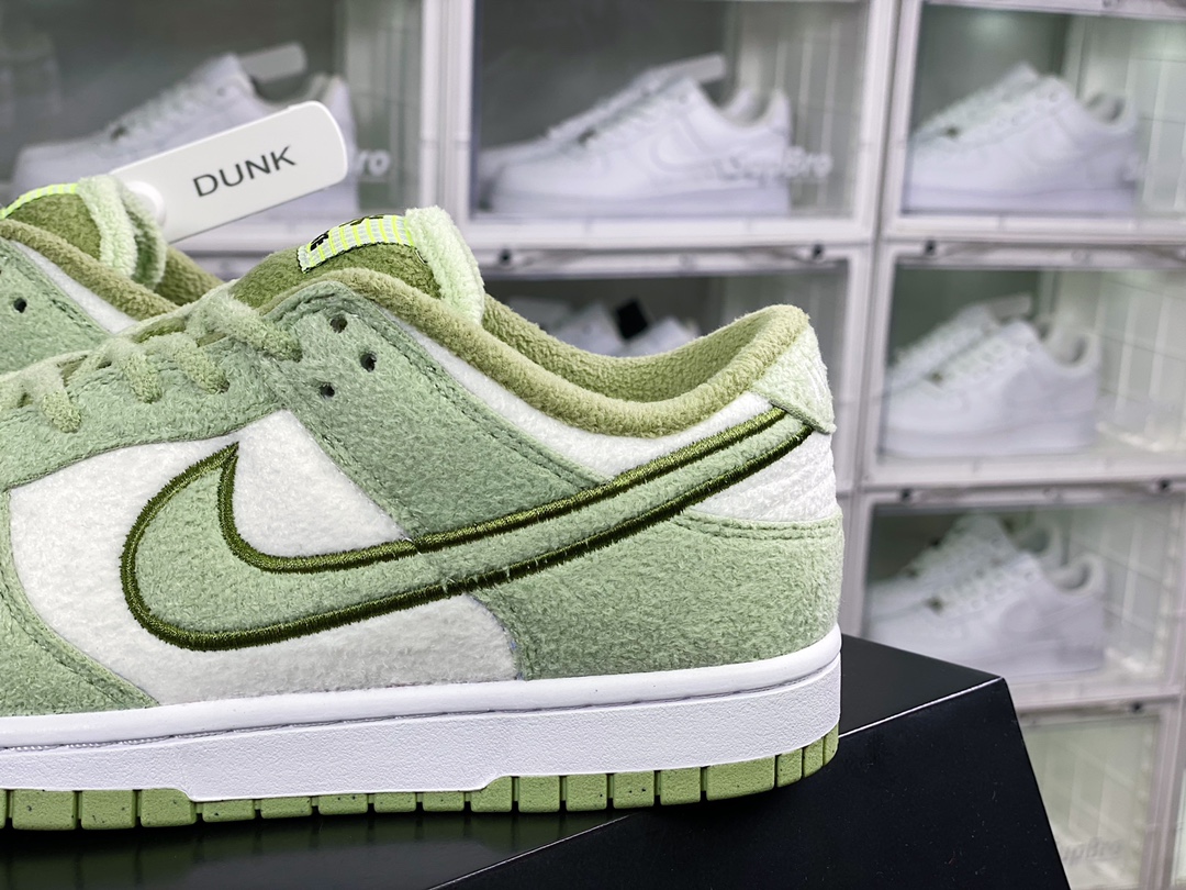220 SB Dunk Low”Fleece”扣篮系列低帮休闲运动滑板板鞋“毛绒浅绿白”DQ7579-300